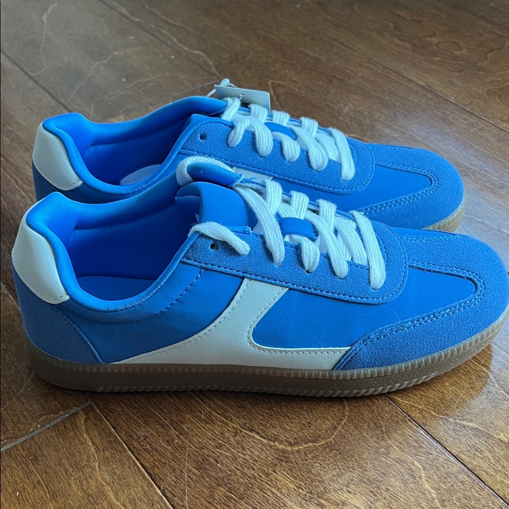 Women’s No Boundaries Blue and White Sneakers, Size 7, NWT, Fashion Sneakers